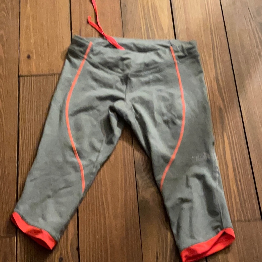 North Face mid-calf length exercise leggings size small